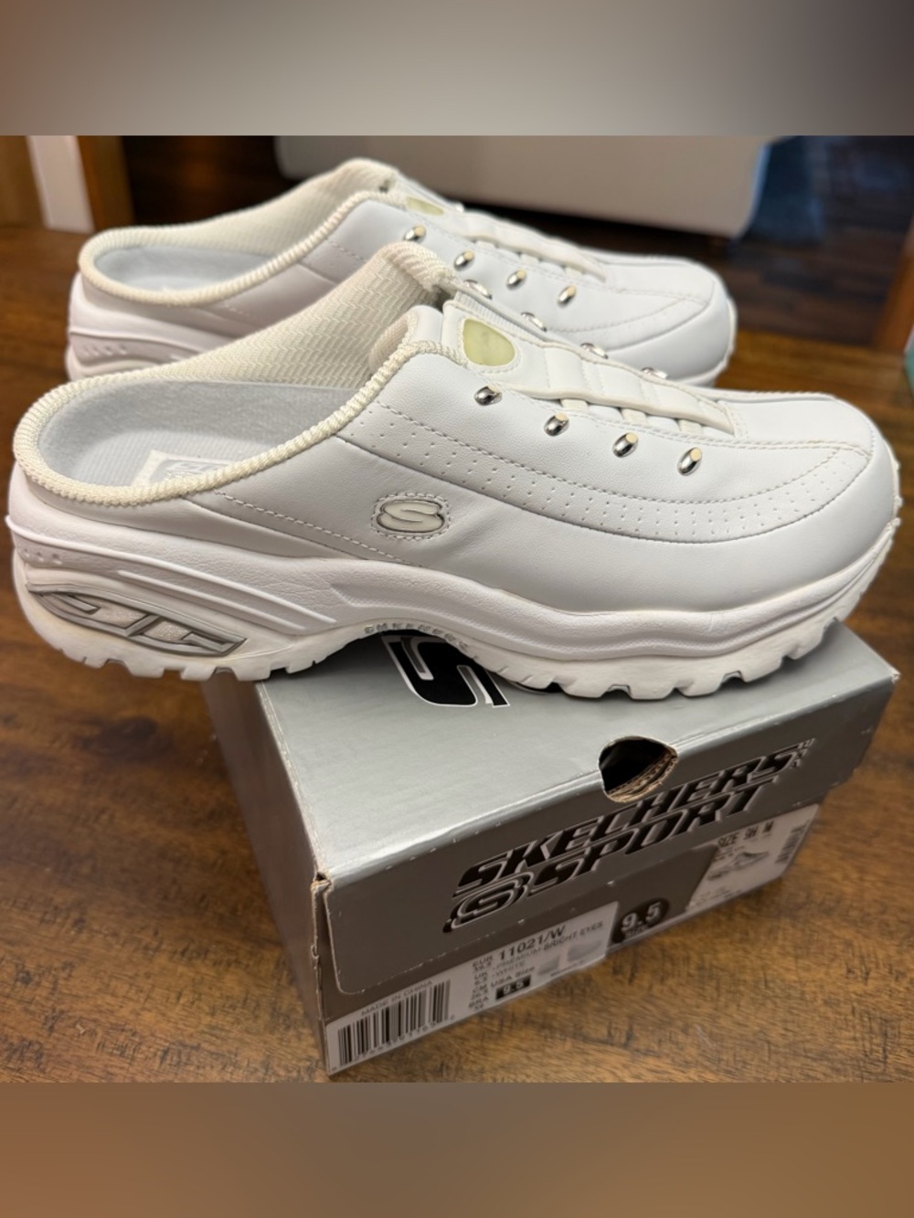 Skechers All-White Slip-On Bright Eyes